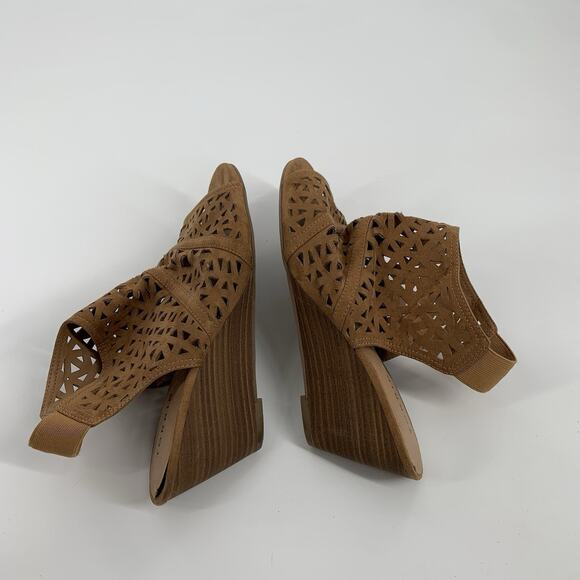 Torrid Tan Faux Suede Laser Cut Wedge Shootie 9.5 W Tan Brown Open Toe Ankle - Picture 5 of 8